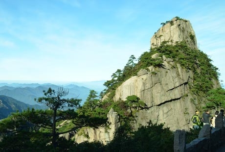 南昌到黃山高鐵3日游天天發(fā)團(tuán)，登黃山天下無(wú)山